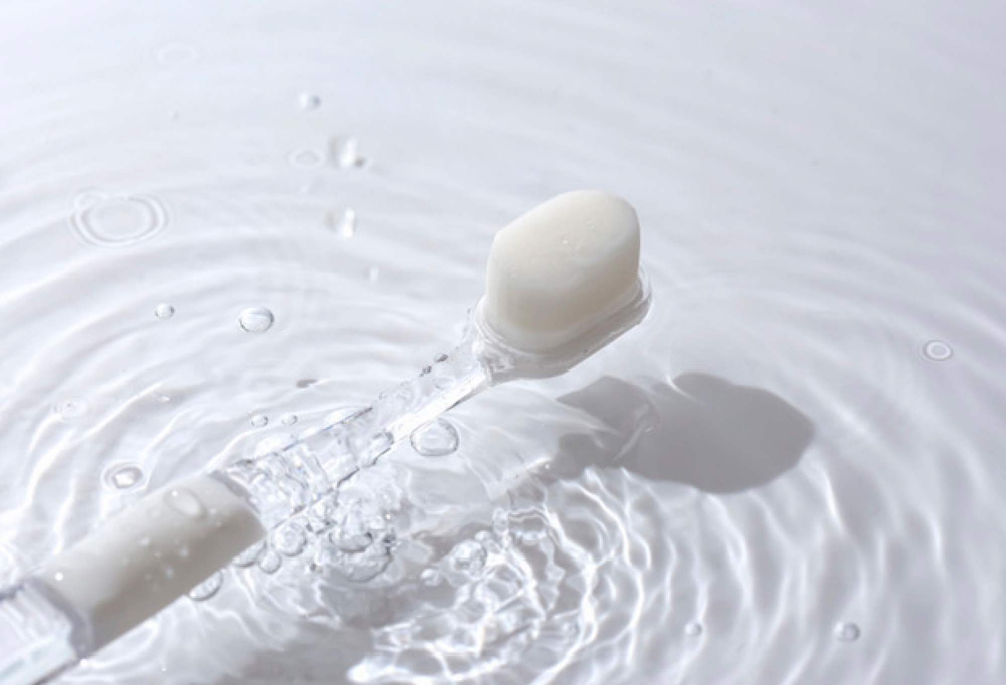 イープレミアムワイド歯ブラシ「極もふ」 永野 浩太郎（e 株式会社） 2